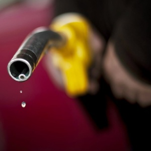 Economia para abastecer com etanol pode chegar a R$ 25, de acordo com órgão - Jeff Pachoud/AFP/Arquivo