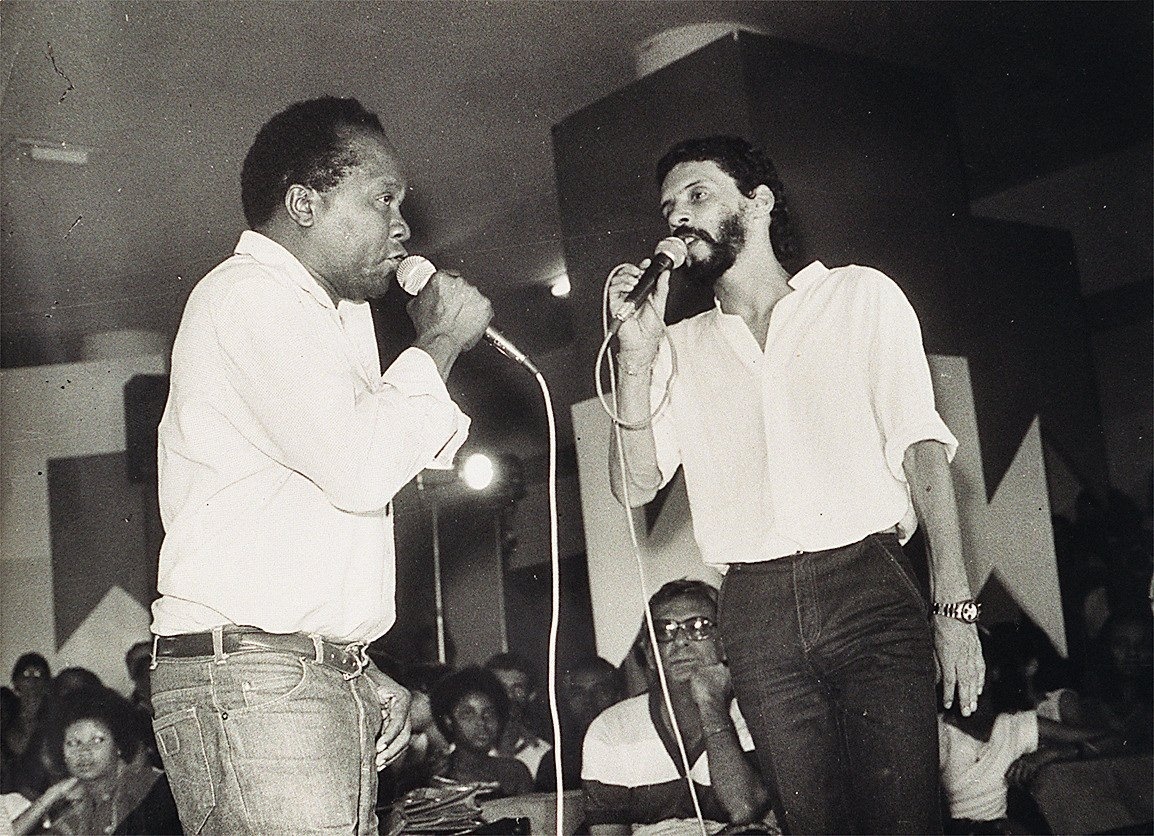 Música: o compositor João do Vale canta com Gonzaguinha na década de 80. - Reprodução/Arquivo Pessoal