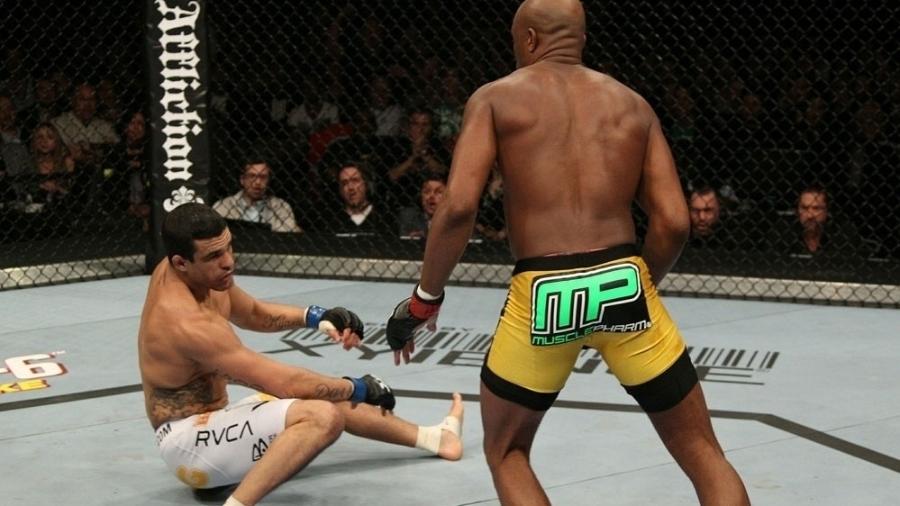 Vitor Belfort perdeu para Anderson Silva em luta de 2011 - UFC/Divulgação