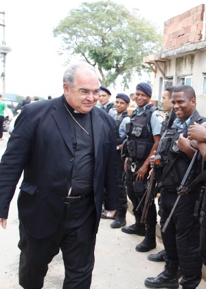 Dom Orani entregou aos assaltantes o anel cardinalício e o colar com o crucifixo peitoral - Márcia Foletto / Agência O Globo