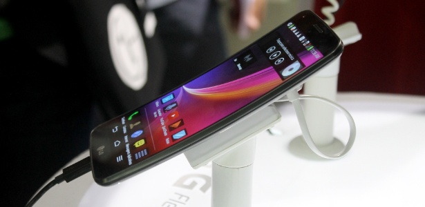 Smartphone LG G Flex tem tela curva; aparelho chega ao Brasil custando R$ 2.700 (desbloqueado) - Guilherme Tagiaroli/UOL