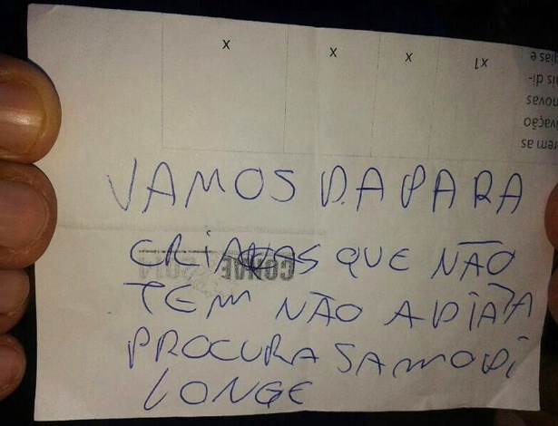 Bilhete deixado pelos ladrões que invadiram o Centro Municipal de Educação Infantil Malvina Poppi Pedrialli, em Londrina. O texto diz "vamos dar para crianças que não tem não adianta procurar somos de longe" - Divulgação/Polícia Civil de Londrina