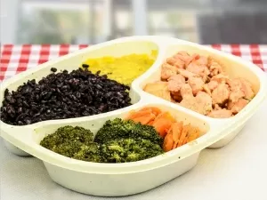 Comida congelada ou industrializados? Nutricionista dá dicas para a marmita
