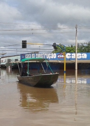 27.mar.2014 - Foto mostra um trecho do cruzamento das avenidas Rogério Weber e Camos Sales, no centro de Porto Velho, em Rondônia