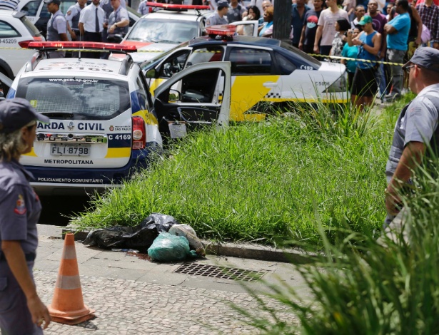 Uma cabeça foi encontrada dentro de um saco de lixo na Praça da Sé, região movimentada do centro de São Paulo, às 12h20 desta quinta-feira (27) - Nelson Antoine/FotoArena/Estadão Conteúdo