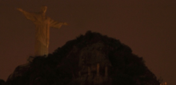 O Cristo Redentor, no Rio de Janeiro, teve as luzes desligadas na Hora do Planeta de 2014 - Alessandro Buzas/Agência O Dia/Estadão Conteúdo