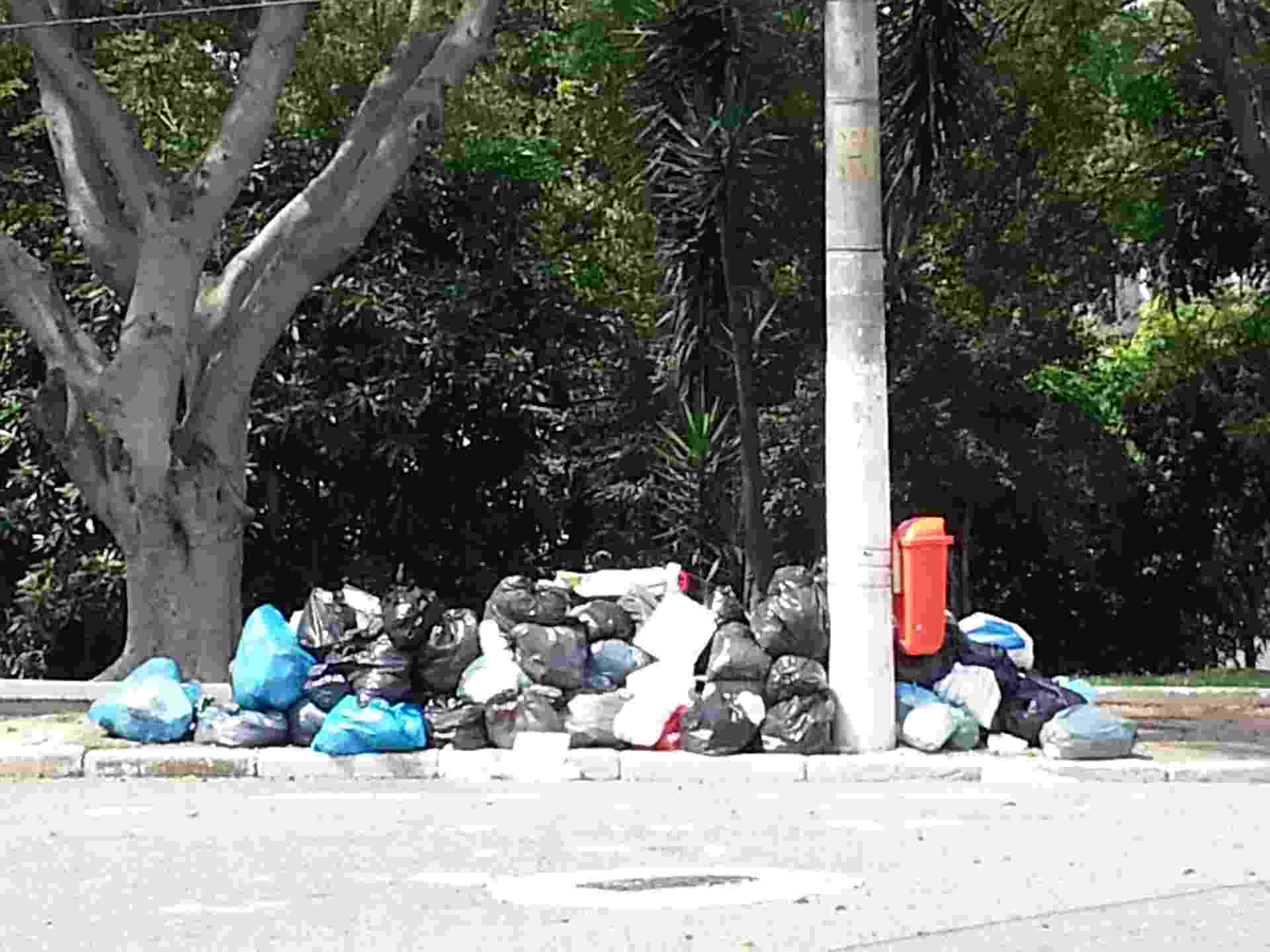 Greve Deixa Lixo Acumular Em 6 Cidades Do ABC Paulista - 04/04/2014 ...