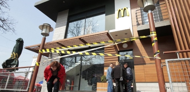 Restaurante do McDonald"s é fechado na Crimeia. A rede de fast food suspendeu seus trabalho na região devido às sanções americanas após a anexação à Rússia - 4.abr.2014 - Reuters