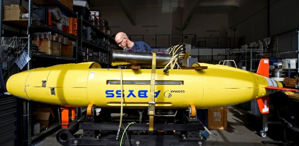 O veículo submarino fará uma varredura por sonar do solo do oceano, inicialmente cobrindo uma área de 40 km quadrados - Fabian Bimmer/Reuters