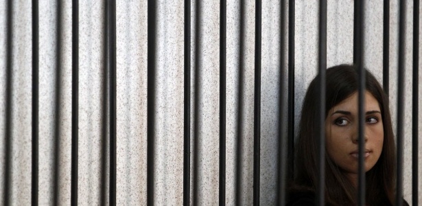 A líder do grupo Pussy Riot Nadezhda Tolokonnikova foi condenada, em outubro de 2012, a dois anos de prisão após realizar "orações punks" contra o Kremlin e a Catedral de Cristo Salvador de Moscou, a principal igreja ortodoxa da Rússia - Sergei Karpukhin/Reuters