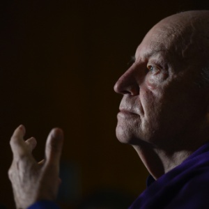 11.abr.2014 - O escritor uruguaio Eduardo Galeano participa da 2ª Bienal Brasil do Livro e da Leitura de Brasília, que começa hoje (11) na capital federal - Fábio Rodrigues Pozzebom/Agência Brasil