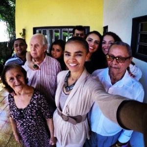 Marina Silva (PSB) postou selfie com o pai e familiares para estrear a sua conta no Instagram, antes de seguir para evento da aliança PSB-Rede-PPS - Reprodução/Instagram/@_marinasilva_