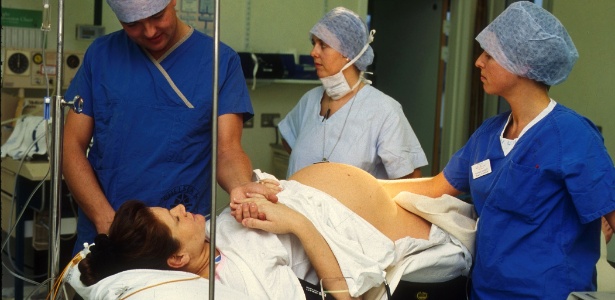 Cirurgia é usada em um a cada três partos nos Estados Unidos; Índice alto preocupa especialistas - BBC