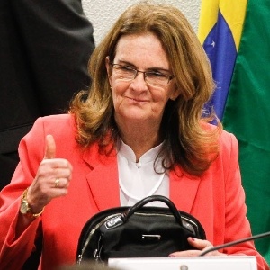A presidente da Petrobras, Graça Foster, fala na Comissão de Assuntos Econômicos do Senado, nesta terça-feira (15), sobre as denúncias de corrupção que envolvem a empresa de petróleo - Alan Marques/ Folhapress