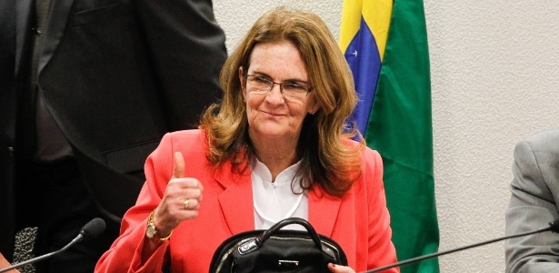 A presidente da Petrobras, Graça Foster, fala na Comissão de Assuntos Econômicos do Senado, nesta terça-feira (15), sobre as denúncias que envolvem a empresa - Alan Marques/ Folhapress