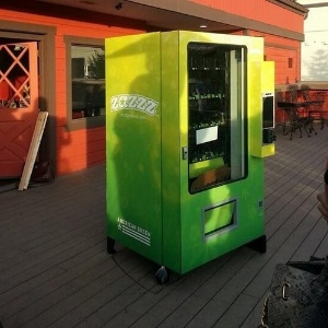 No Colorado (EUA), a máquina automática Zazzz, fabricada pela American Green, venderá a maconha para fins medicinais - Divulgação