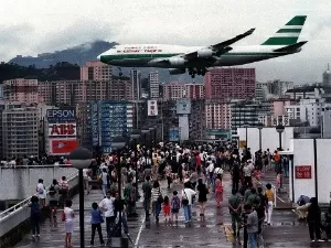 Rasantes e acidentes: Hong Kong teve o 'aeroporto mais assustador do mundo'
