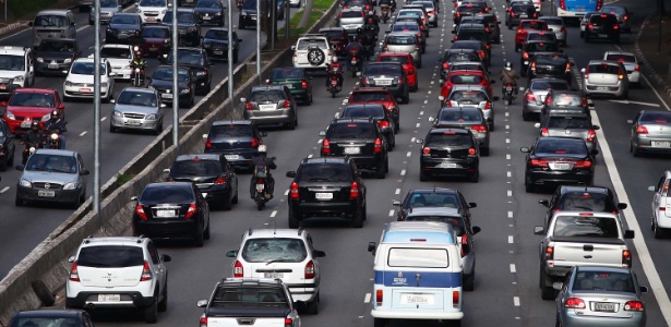 Trânsito intenso na manhã desta sexta-feira (25) na avenida 23 de Maio, na zona sul de São Paulo - Renato S. Cerqueira/Futura Press/Estadão Conteúdo 