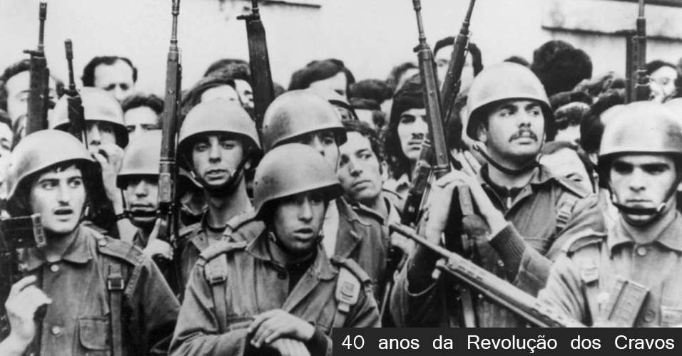 Soldados portugueses durante a Revolução dos Cravos - Arte UOL/Jornal de Notícias do Porto