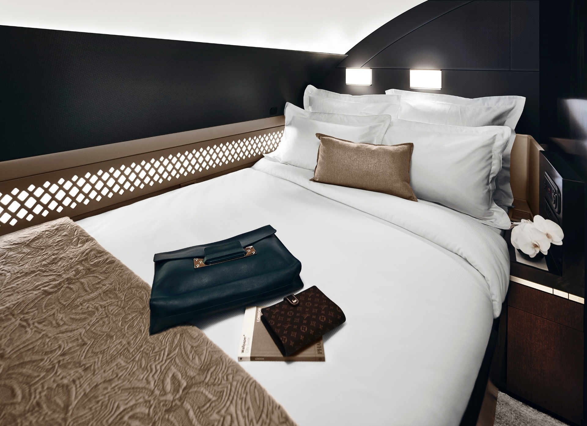 A cabine "The Residence", da companhia Etihad Airways, que faz voos para Abu Dhabi, tem sala de estar, quarto de casal, quarto com duas camas, banheiro privativo e um mordomo exclusivo durante todo o voo - Divulgação/Etihad