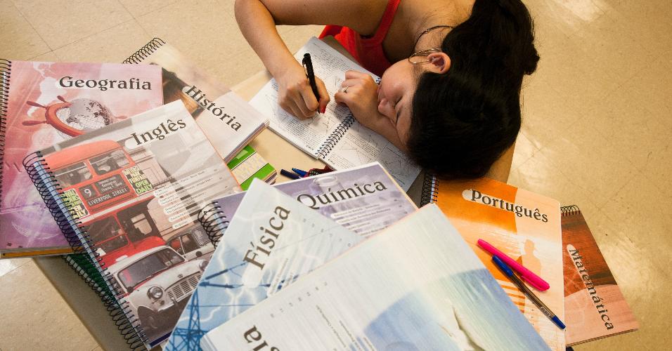 Estudar para vestibular material cursinho ensino médio livros didáticos