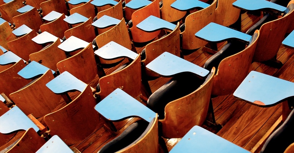 Sala de aula carteiras vestibular