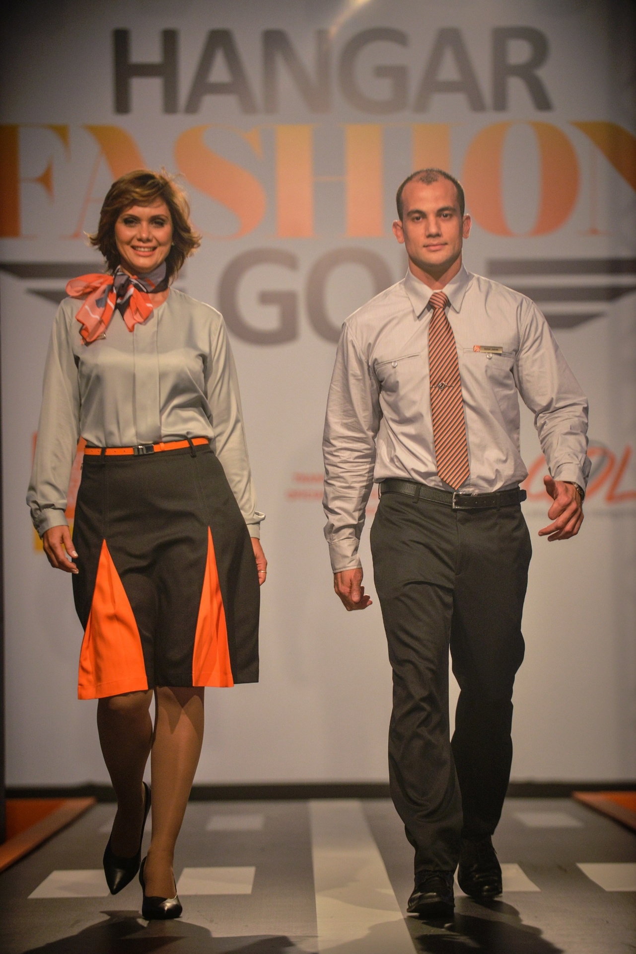 Combinações de camisas e saias fazem parte da nova coleção de uniformes dos funcionários da Gol Linhas Aéreas. As peças recebem tons de laranja, cor símbolo da companhia - Divulgação