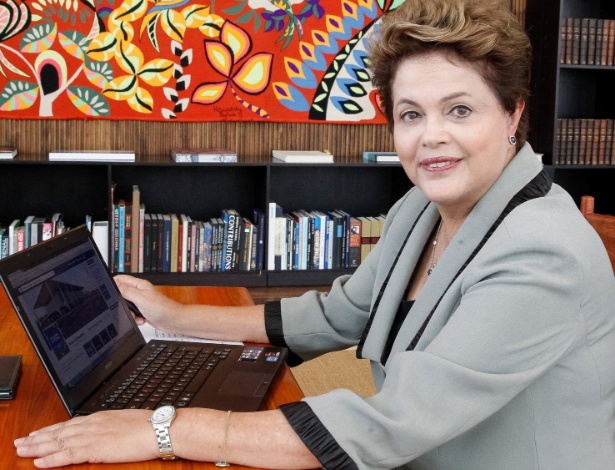Dilma Rousseff conversa com internautas sobre Pronatec na manhã desta quinta (8) - Reprodução/Facebook Palácio do Planalto