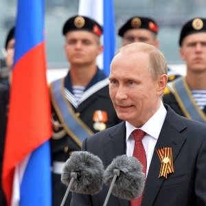 Vladimir Putin discursa durante celebração do Dia da Vitória, em Sebastopol, na Crimeia - Yuri Kadobnov//AFP