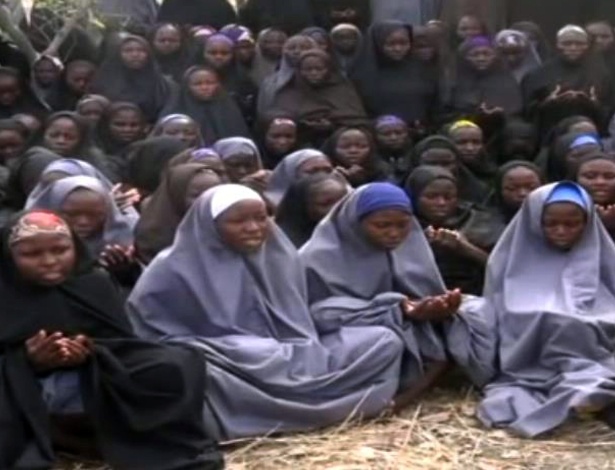 Boko Haram divulgou vídeo em maio de 2014 mostrando as estudantes raptadas - AFP