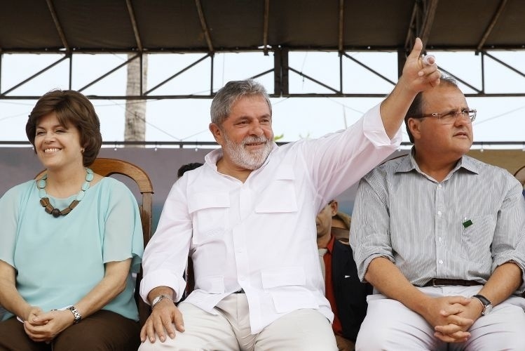 14.out.2009 - O então presidente da República, Luiz Inácio Lula da Silva, acompanhado dos ministros Dilma Rousseff, da Casa Civil, e da Integração Nacional, Geddel Vieira Lima, à época, visita as obras de transposição às margens do rio São Francisco, na altura de Minas Gerais - Ricardo Stuckert/Presidência da República/Divulgação