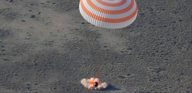 A cápsula Soyuz pousou em segurança no Cazaquistão, encerrando uma missão de 188 dias na ISS - Dmitry Lovetsky/Reuters