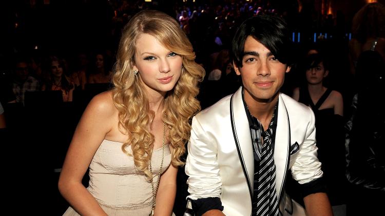 Em 2008, Taylor Swift revelou à Ellen DeGeneres que Joe Jonas terminou com ela em uma ligação de 27 segundos no celular. 