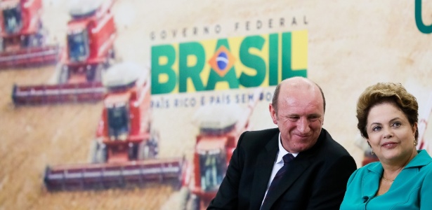 Ao lado do ministro da Agricultura, Neri Geller, a presidente Dilma Rousseff lança plano agrícola - Roberto Stuckert Filho/PR