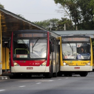 Ônibus no terminal Parque Dom Pedro 2º, em São Paulo - Junior Lago/UOL