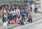 Com greve de ônibus, passageiros têm longas caminhadas e gastos extras - Rodrigo Capote/UOL