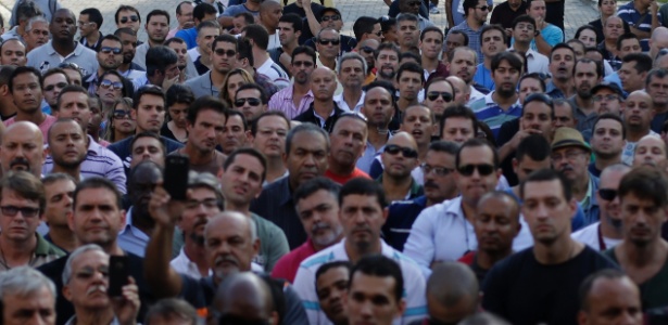 No dia 21 de maio, véspera da reunião que terminou com o acordo entre Sindpol e governo do Estado, os policiais civis lotaram o pátio da Cidade da Polícia, na zona norte do Rio, em assembleia da categoria - Ricardo Moraes/Reuters