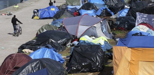 Acampamento de imigrantes ilegais em Calais, no norte da França, em maio deste ano - Pascal Rossignol/Reuters