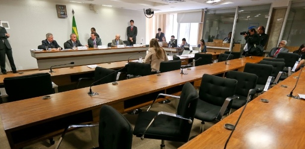 Apenas três dos 13 senadores ouviram o depoimentos do Nestor Cerveró na CPI - Pedro Ladeira/Folhapress