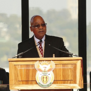 24.mai.2014 - Presidente sul-africano Jacob Zuma faz discurso durante cerimônia de posse no Union Buildings, em Pretória, na África do Sul. Zuma foi empossado para um segundo mandato de cinco anos depois de ter derrotado o rival Julius Malema, do partido EFF (Lutadores da Liberdade Econômica) - Siphiwe Sibeko/AFP