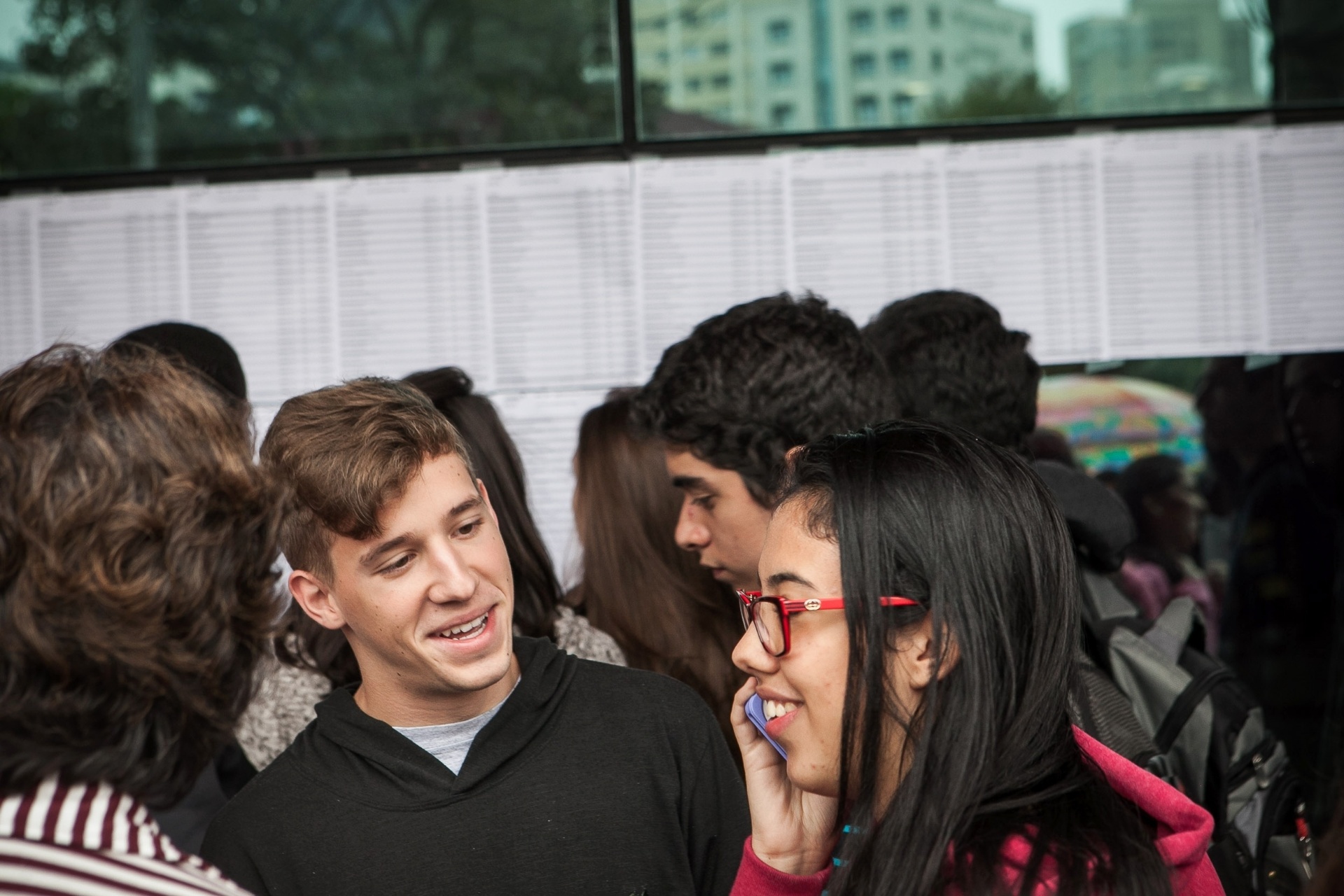 25.mai.2014 - Candidatos aguardam a abertura dos portões para o início da prova da primeira fase do vestibular 2014 de inverno da Unesp - Rodrigo Capote