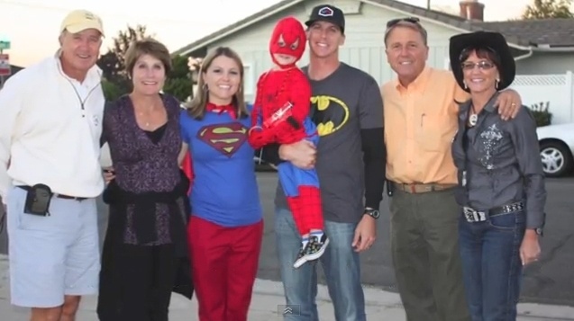 30.mai.2014 - Ryland, que nasceu menina e se tornou menino aos cinco anos de idade, fantasiado de Homem Aranha. Os pais do garotinho, Jeff e Hillary Whittington, que moram em San Diego, na Califórnia (EUA), afirmam que a então menina só gostava dos brinquedos e atividades comuns a meninos da sua idade. Assustados com os altos índices de suicídios envolvendo transexuais que não são socialmente aceitos, eles decidiram cortar os cabelos da filha, comprar roupas novas, redecorar o quarto dela e passaram a se referir a ela como a um garoto - Reprodução Youtube/ TheWhittingtonFamily