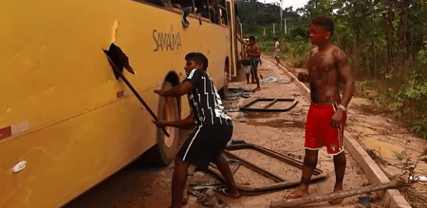 O consórcio construtor da usina hidrelétrica de Belo Monte, no Pará, acusa índios de atacarem ônibus durante desocupação do acesso a um dos canteiros de obras - Divulgação/ Consórcio Construtor Belo Monte (CCBM)