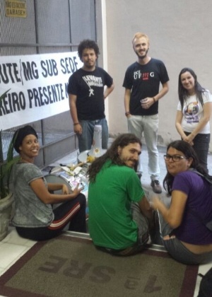 Cerca de 25 servidores em greve da rede estadual de educação de Minas Gerais ocuparam na tarde desta segunda-feira (2) a sede da Superintendência Regional de Ensino Metropolitana A - Divulgação