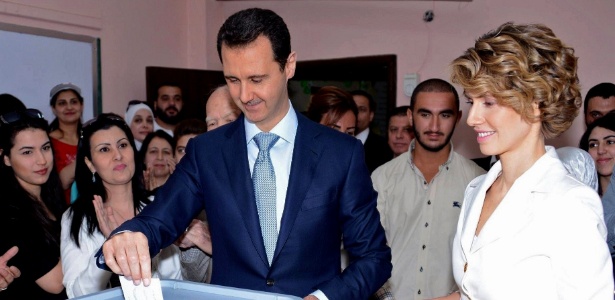 O ditador da Síria vota no centro de Damasco. Assad ocupa o cargo máximo no país desde 2000, quando herdou o cargo do pai. Espera-se que a eleição resulte em uma vitória esmagadora sua