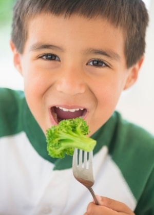 Crianças que seguem a dieta crudivorista e vegana não ingerem nenhum produto de origem animal nem qualquer alimento aquecido a mais de 47º Celsius (imagem ilustrativa) - Getty Images