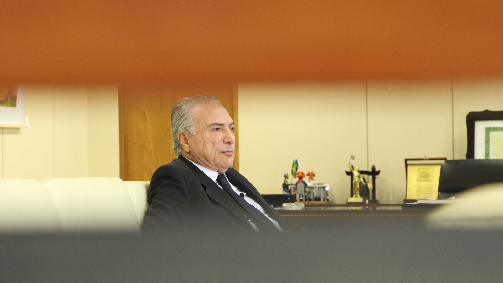 9.jun.2014 - O vice-presidente da República Michel Temer (PMDB-SP) concede entrevista ao blogueiro do UOL Josias de Souza - Kleyton Amorim/UOL