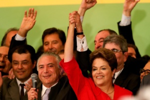 Dilma e Temer durante convenção do PMDB