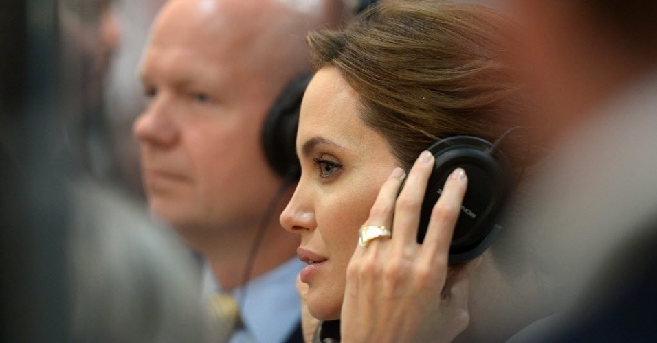 10.jun.2014 - Angelina Jolie participa do primeiro encontro da Cúpula Mundial para o Fim da Violência Sexual, realizada em Londres. A atriz americana afirmou que é 