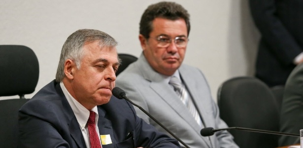 10.jun.2014 - Paulo Roberto Costa (à esq.) depõe na CPI da Petrobras, em junho - Pedro Ladeira/Folhapress
